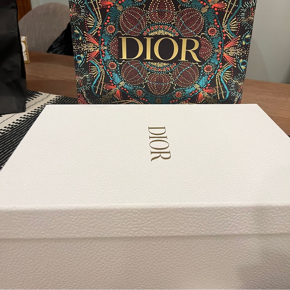 Dior Gift Box - Picture 3 of 4